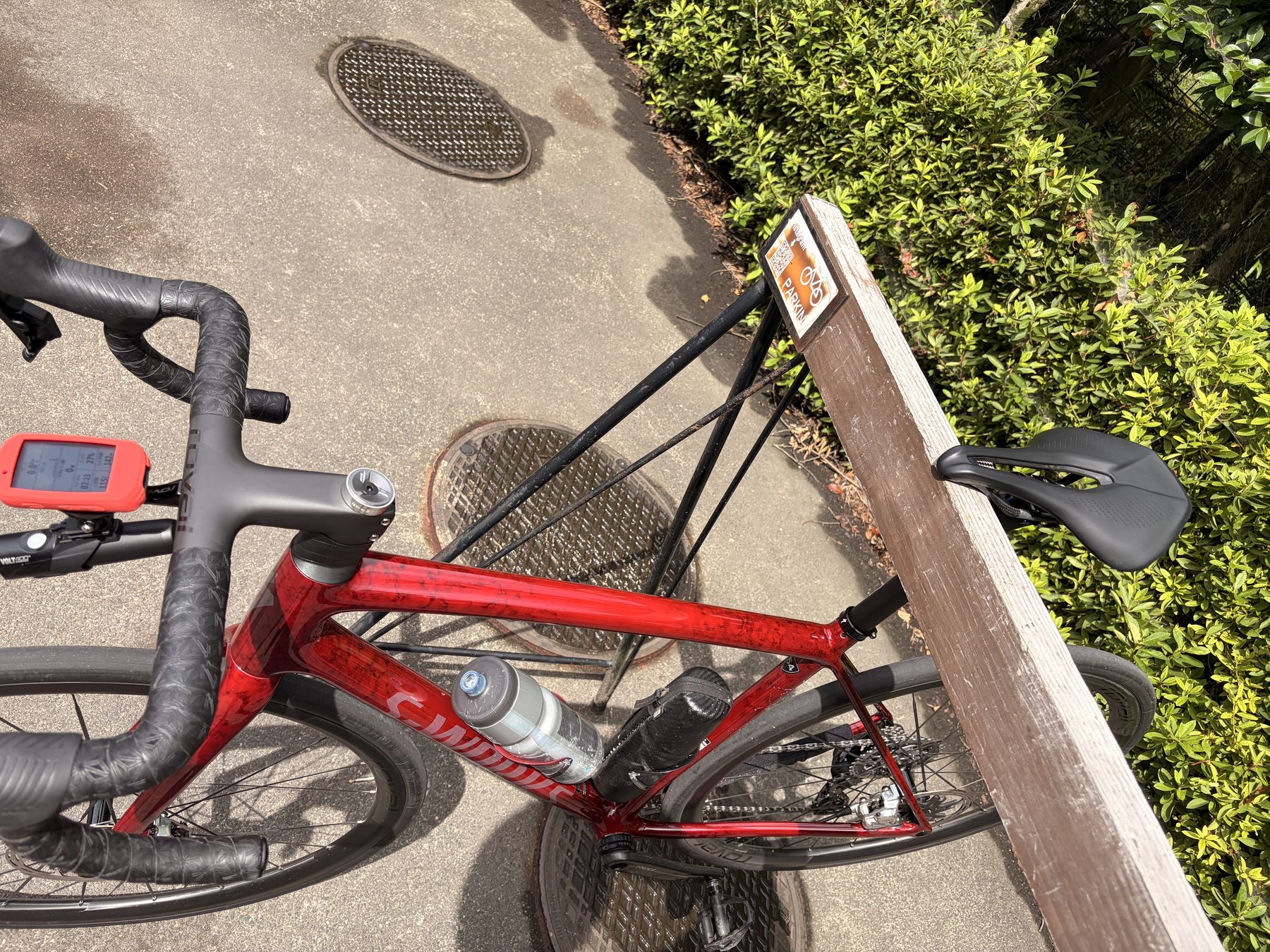 唐沢ゴルビーの途中で休憩しているAethos2とS-WORKS Power 155mm